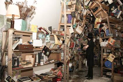 El mago desnudo, obra de Laura Lima