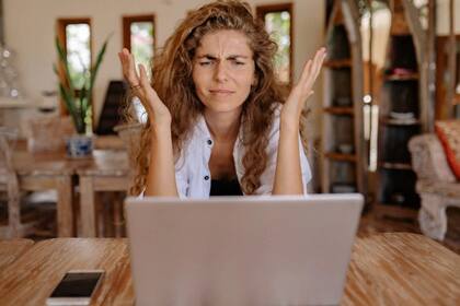 El malestar emocional crónico puede darse cuando no tenemos muy claro lo que realmente queremos, generándonos una sensación de vacío y de no poder encontrar algo que realmente nos llene (Foto Pexels)