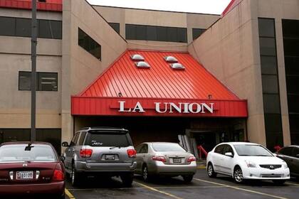 El mall La Unión, donde se reúnen los migrantes de Guatemala en Langley Park