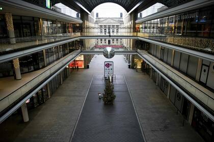 El "Mall of Berlin", el centro comercial más grande de la capital alemana, desierto por el nuevo confinamiento 