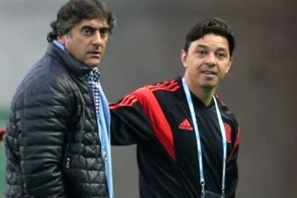 El manager Enzo Francescoli y el DT Marcelo Gallardo, dos "jugadores" clave en la negociación con Suárez