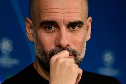 El manager español del Manchester City, Pep Guardiola, durante una conferencia de prensa en el estadio Santiago Bernabeu de Madrid el 25 de febrero de 2020