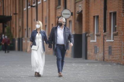 El mandatario y la primera dama votaron en la UCA