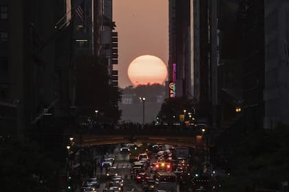 El Manhattanhenge se produce dos veces al año cerca del solsticio de verano