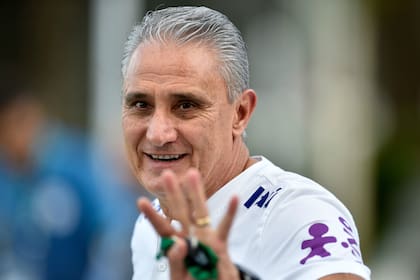 Tite, entrenador brasileño, fue el único que habló con la prensa en la antesala del partido de este viernes con Ecuador. Reveló que los futbolistas habían tomado una postura sobre la Copa América en Brasil y que la harían pública en estos días.