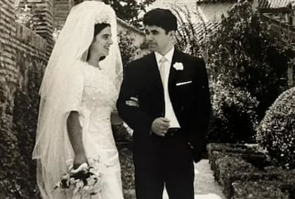 El mantenerse activo le ha permitido a Juan poder apoyar a su esposa, Mari, en la enfermedad.