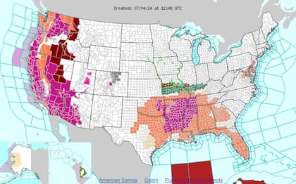 El mapa con los avisos de calor (naranja) y alertas por calor excesivo (violeta) en EE.UU.