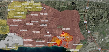 El mapa de evacuación de Palisades Fire, que afecta 1183 hectáreas, con contención nula y evacuaciones obligatorias en Topanga y Monte Nido