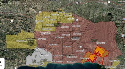 El mapa de evacuación de Woodley Fire, reducido a 12 hectáreas, que sigue bajo monitoreo mientras los bomberos trabajan intensamente para proteger estructuras cercanas