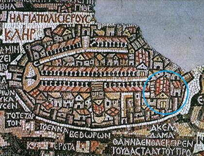 El mapa del siglo IV d.C muestra la gran basílica bizantina en el Monte Sión con un pequeño edificio a su lado (rodeado), que podría ser el edificio tradicionalmente identificado como el “Cenáculo” de la Última Cena de Jesús