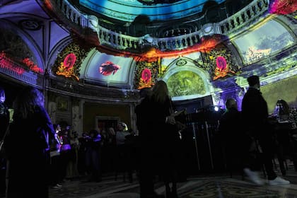 El mapping 3D proyectado sobre la cúpula del Palacio Paz sorprendió a los Socios Platinum de American Express.