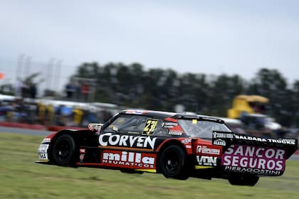 El Maquin Parts, con Manu Urcera, ganó en San Nicolás; la estructura de la familia Soljan había marcado con el mismo piloto la pole el sábado
