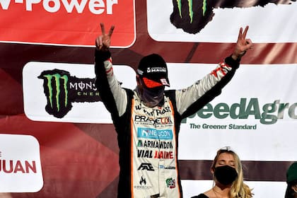 El marplatense Ledesma celebra un tercer lugar que luego se convertirá en un primero; buena noticia en un año negativo para el campeón de 2007.