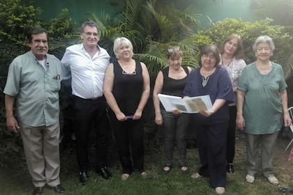 El martes, cuando en Catamarca el secretario Claudio Avruj (de camisa blanca) le confirmó a la familia Cisnero la identificación de Mario