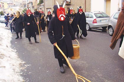 El martes graso los demonios de Orani avanzan dispuestos a comerse el mundo