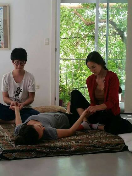 El Masaje Thai se caracteriza por trabajar con el estiramiento y el movimiento en profundidad.