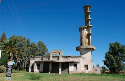 El matadero de Guaminí, con su tanque de 30 metros