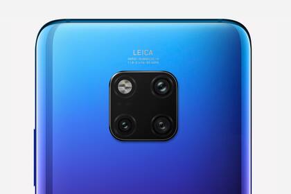 El Mate 20 Pro integra un sistema trasero triple, con un sensor de 40 megapixeles y lente normal, otro gran angular, y un zoom óptico de tres aumentos