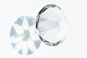 El material descubierto se distingue por su forma tetraédrica