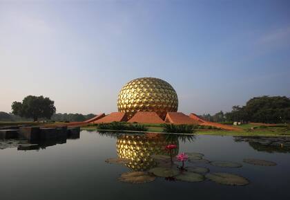 El Matrimandir en la ciudad de Auroville