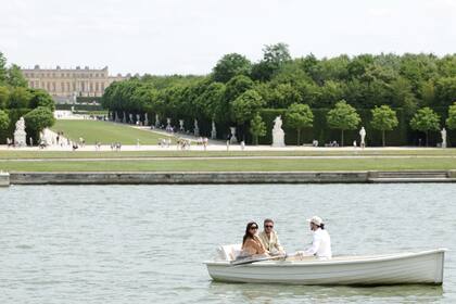 El matrimonio Beckham a bordo de una barca, con Versalles como telón de fondo.