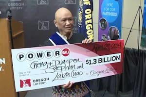 Qué se sabe del inmigrante que ganó el premio de $1300 millones en la lotería Powerball