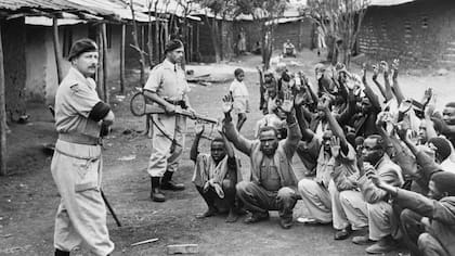 El matrimonio coincidió con uno de los levantamientos que terminaría provocando la independencia de Kenia y que exacerbó las diferencias raciales