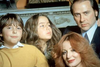 El matrimonio de Berlusconi y Carla Dall’Oglio duró diecinueve años y terminó cuando se supo que el magnate la engañaba con la actriz Verónica Lario.