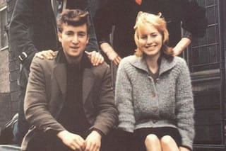 La boda secreta de John Lennon y un matrimonio marcado por drogas, celos y agresiones