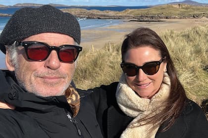 El matrimonio en la playa Mullaghderg, Irlanda, durante la filmación de la película "Amor en cuatro letras".