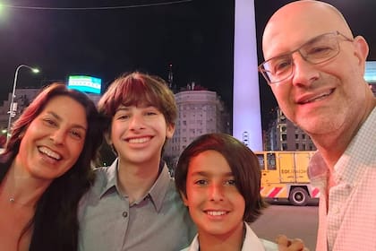 El matrimonio tenía dos hijos menores de edad que también fueron encontrados muertos
