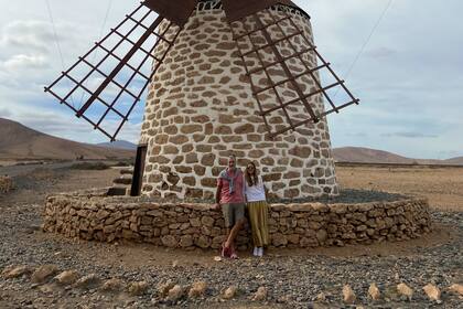 El matrimonio tiene pasaje de regreso para julio.