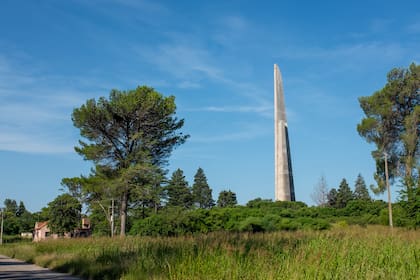 El mausoleo fue construido por Raúl Barón Biza, un escritor polemista, heredero de una fortuna, durante la década del 30 en honor a su esposa, Myriam Stefford, fallecida en un accidente aéreo