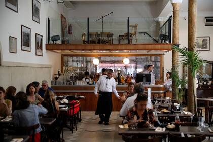 El mayor incremento mensual fue para el rubro de Restaurantes y hoteles