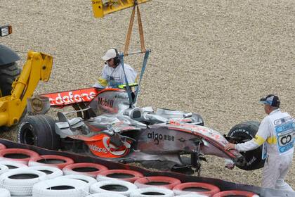 En 2007, en Nürburgring, Lewis Hamilton protagonizó un accidente durante la prueba de clasificación; al día siguiente, después de despistarse durante la carrera, el McLaren del piloto británico recibió la ayuda de una grúa para que retornara a la pista.