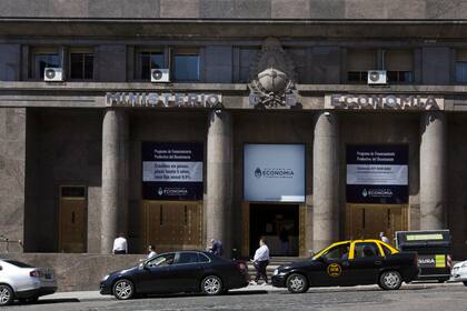 Frente del Ministerio de Economía