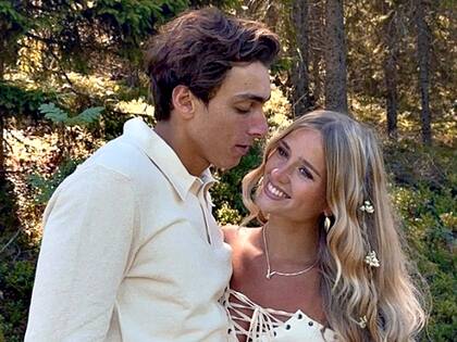 El medallista olímpico en salto de garrocha, Mondo Duplantis junto a su novia, la modelo y creadora de contenido, Desiré Inglander
