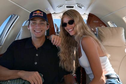 El medallista olímpico en salto de garrocha, Mondo Duplantis junto a su novia, la modelo y creadora de contenido, Desiré Inglander