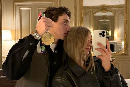 El medallista olímpico en salto de garrocha, Mondo Duplantis junto a su novia, la modelo y creadora de contenido, Desiré Inglander