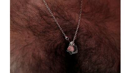 El medallón de San Fermín siempre en el pecho de Sergio Colás