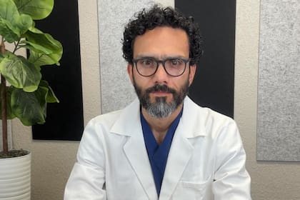 El médico colombiano Esgar Guarín participó en el encuentro global sobre vasectomía realizado en La Plata, donde se promovió la corresponsabilidad reproductiva y la anticoncepción masculina