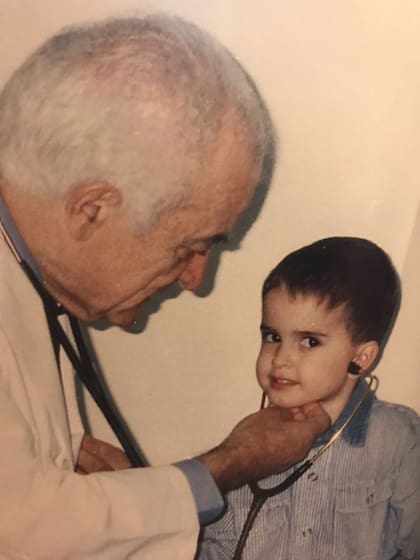 El médico de la familia atendió siempre a sus nietos