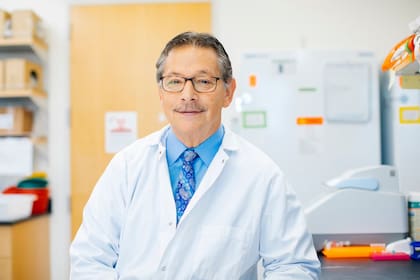 El médico Donald Kohn, en su laboratorio de la Universidad de California en Los Ángeles