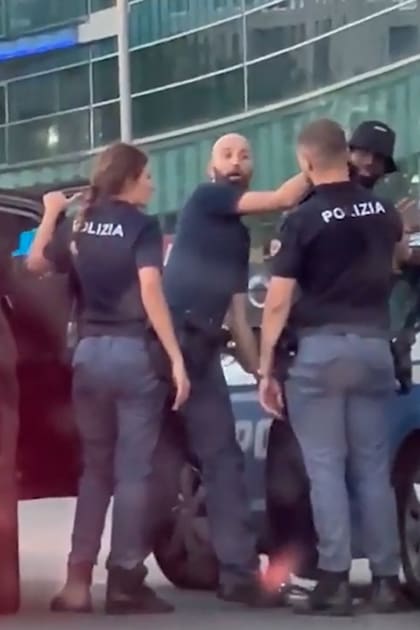 El mediocampista francés Tiemoué Bakayoko fue detenido en Milan