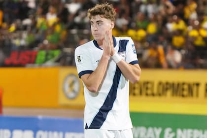 El mediocampista ofensivo debutó con la selección mayor de Guatemala en julio de 2025, en la caída ante Jamaica por las eliminatorias