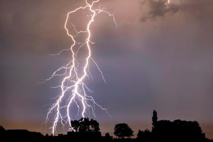 El megarrayo récord de 17,01 segundos de duración atravesó el cielo de Uruguay y la Argentina eñ 18 de junio del 2020