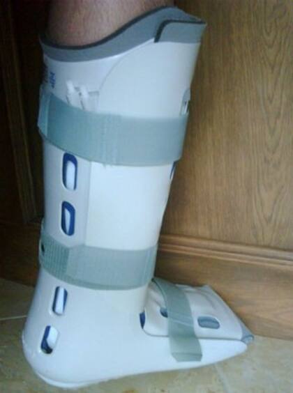 El mensaje de Manu: "Acá está mi compañera por los próximos días. Incómoda y pesadísima, pero es lo que hay... Solo 6 u 8 horas nomás"