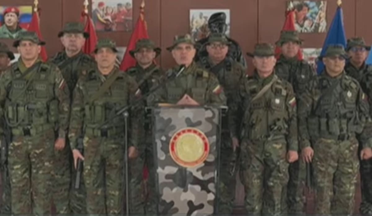 As forças armadas da Venezuela rejeitaram a intervenção dos Estados Unidos e exigiram a libertação de Maduro As forças armadas da Venezuela rejeitaram a intervenção dos Estados Unidos e exigiram a libertação de Maduro