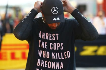 "Arresten a los policías que asesinaron a Breonna Taylor", decía la remera que Lewis Hamilton lució en el GP de la Toscana