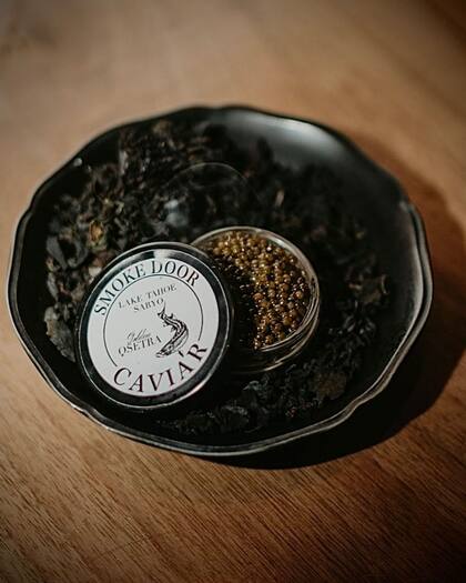 El menú de 10 pasos de Smoke Door incluye caviar